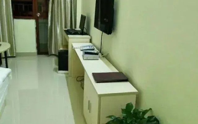 Baoting Huanghuali Hotel