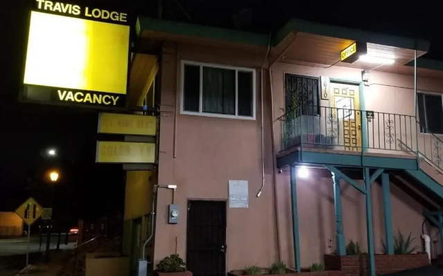 Travis Lodge Motel 16