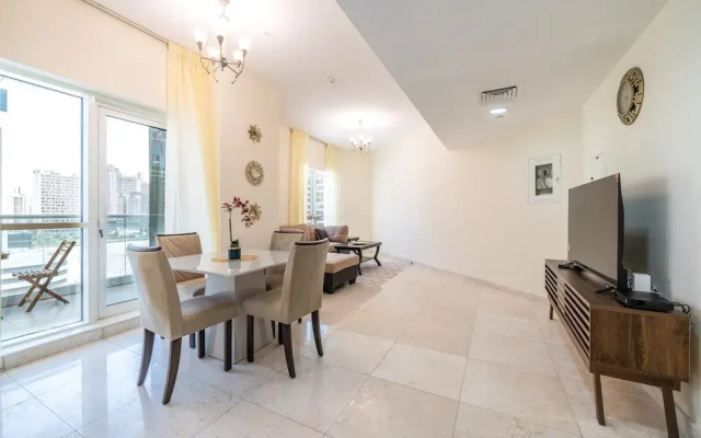 Stunning Business Bay Apartment With Balcony