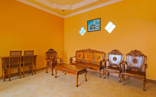 OYO 92631 Hotel Dan Aula Wahyu Sari B