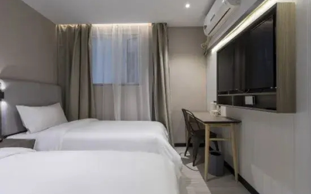 Lai Yi Hotel (Changji Road Anting Subway Station)