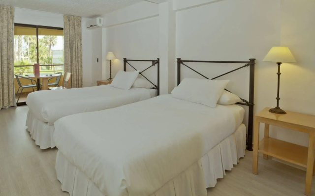 Hotel Playa Campanario
