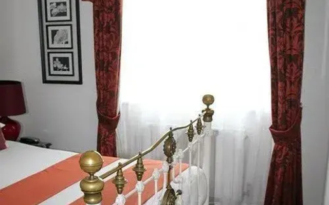 Canterbury Hotel