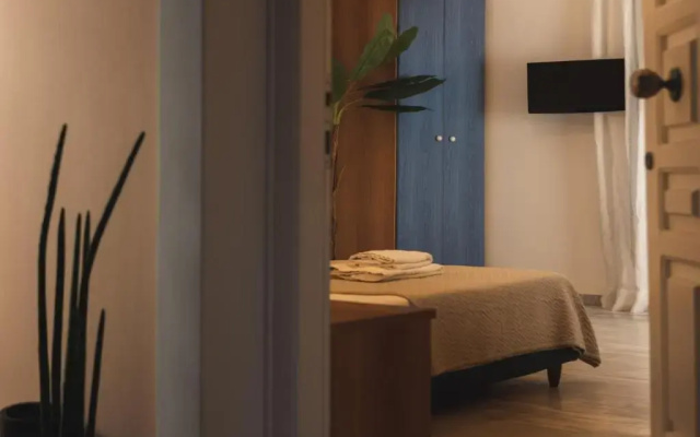 Private Studio Apartment, Unique Location - Sea View
