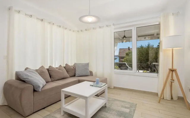 Beautiful Home in Lukovo Sugarje With Wifi and 2 Bedrooms