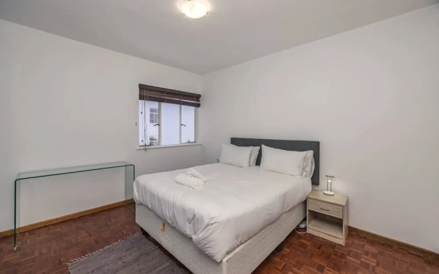 Centrally Located 2 Bedroom Apartment in Cape Town