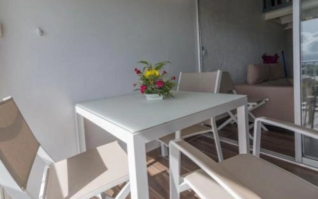 Superbe studio en duplex, vue sur mer et piscine