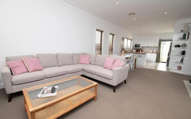 Villa 88 Stylish, Modern, Fresh & Light