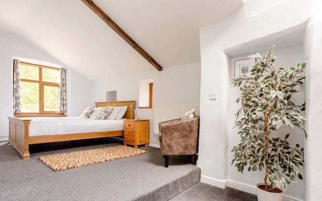Oldmill-2bed-sleeps6-privategarden-optionalhottub