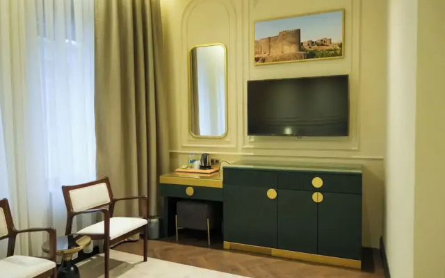 Sur Royals Hotel's