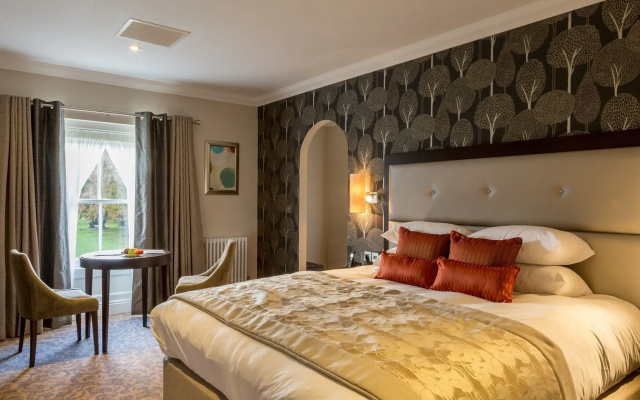 Oakley Hall Hotel