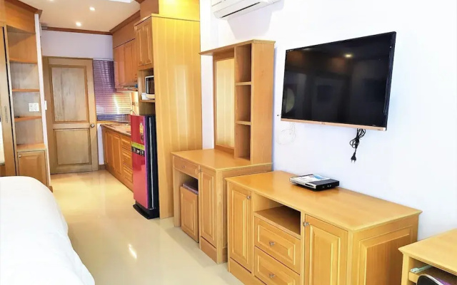 Spacious 3rd Floor Studio at Baan Suan Lalana