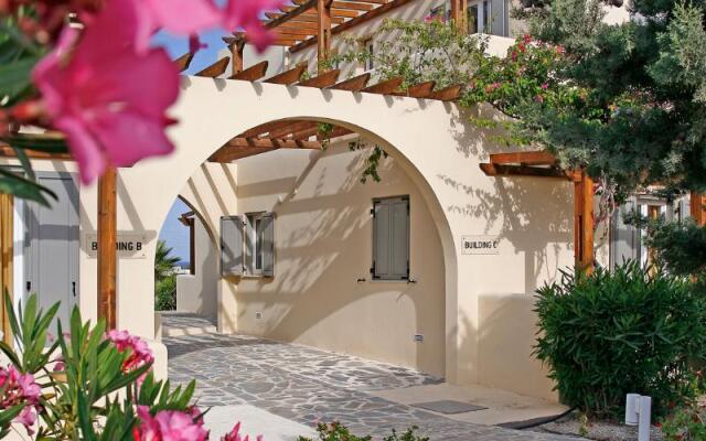Отель Thera Mare Resort & Spa Греция, Остров Санторини - 1 отзыв об отеле, цены и фото номеров - забронировать отель Thera Mare Resort & Spa онлайн вид на фасад