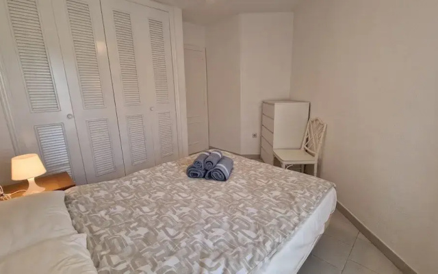 Sunny Seaside Retreat in Calahonda, sea View, Pool