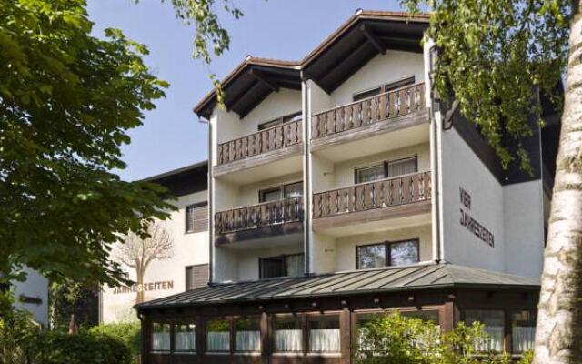 Hotel Garni Vier Jahreszeiten вид на фасад