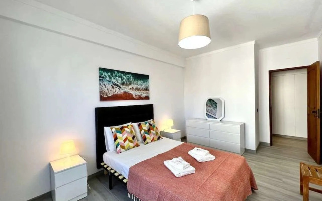 Albufeira Downtown With Pool by Homing