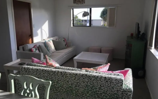 Sunny Holiday Home Near the Beach
