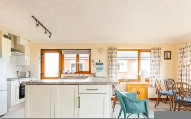 Host Stay Breezy Bungalow