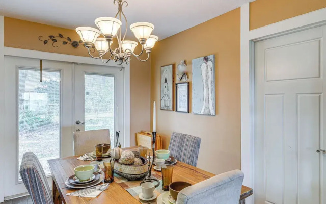 Auburndale Vacation Rental w/ Yard & Lake Views