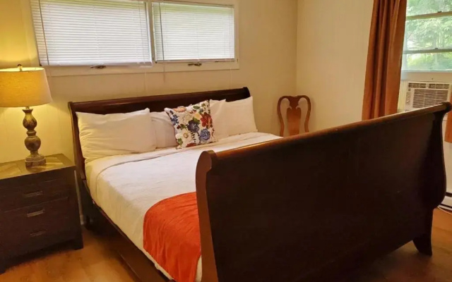 Meadowlark Motel with Restaurant & Bar