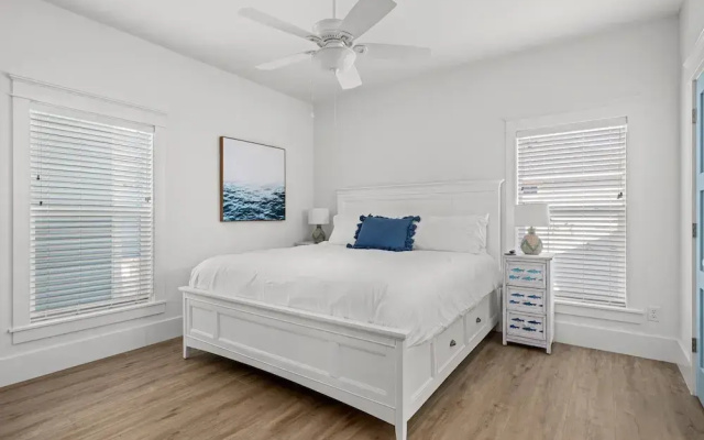 Spectacular 3br 4ba w/ Private Pool, 2 Min Walk to Beach - Sleeps 15!