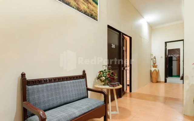 SR Residence Near Mall Ciputra Cibubur Mitra RedDoorz