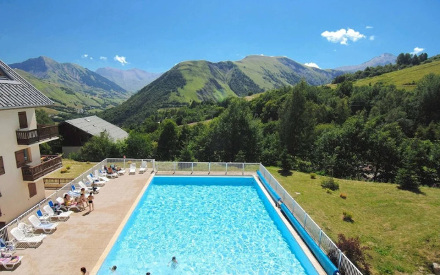 Poolside Alpine Apartment Stay
