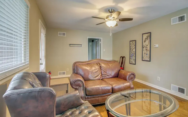 Private Yard! Pet-friendly Memphis Adventure Hub