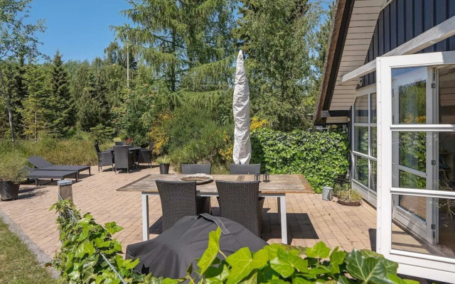 6 Person Holiday Home in Vaeggerlose