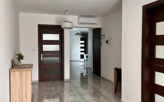 F4-2 Room 2 single beds shared bathroom
