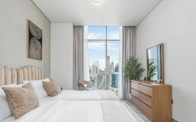 Luxury 2BR in Peninsula One by Bespoke