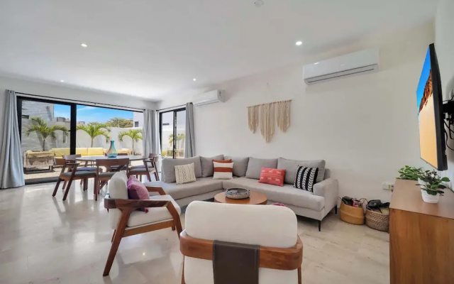 Stunning & Beautiful House With Private Pool