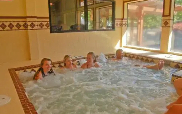 Mount Hood Village Deluxe Cabin 9