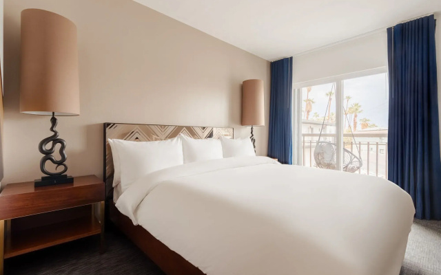 V Capri Palm Springs, a Dolce by Wyndham