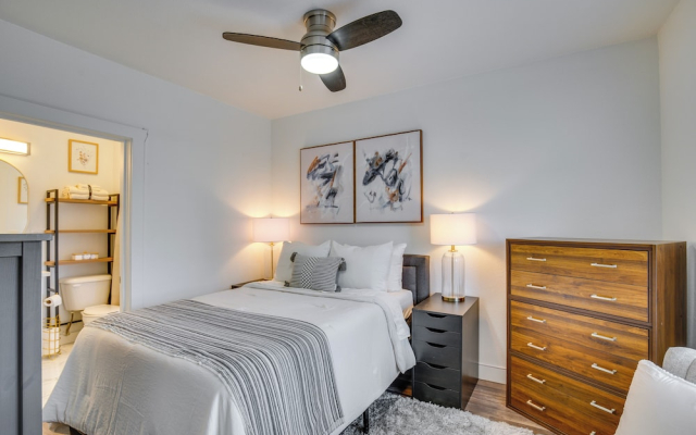 Gateway to Downtown Tacoma! Sleek Couple's Condo