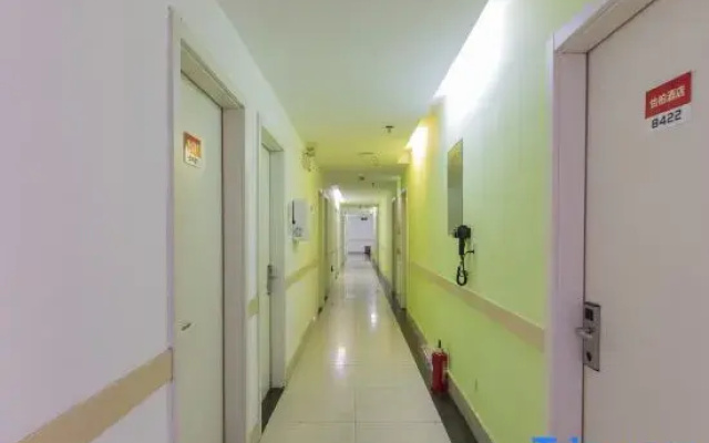 Yibai Hotel (Shanghai Gucun Park Branch)