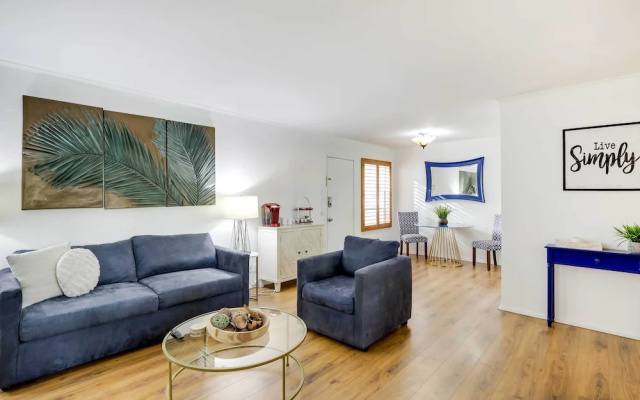 Stylish Condo w/ Pool in Knox Henderson!