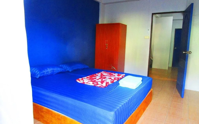 Yai Shop & Rooms