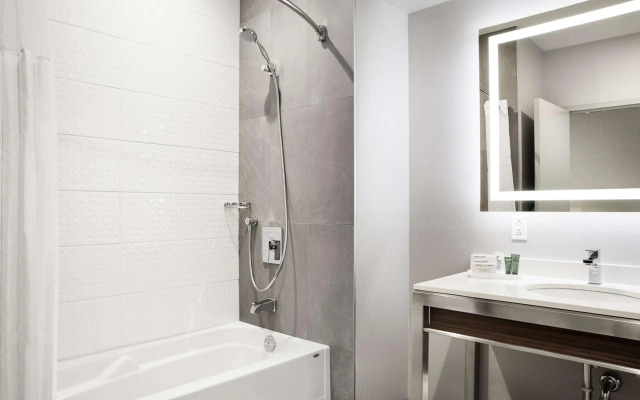 Ômage Hotel, Montreal Laval, a Tribute Portfolio Hotel
