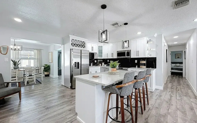 3485 Floral Drive SE