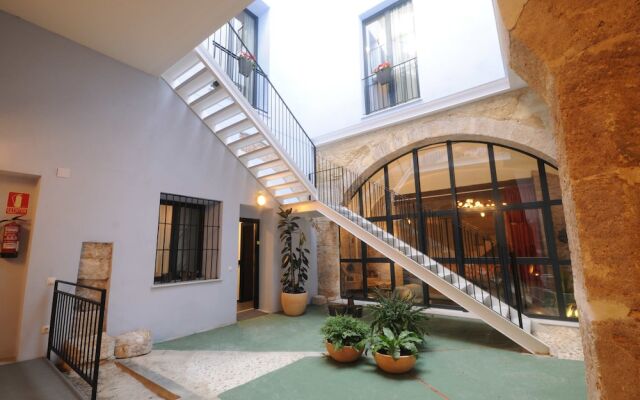 Отель Mon Suites San Nicolás вид на фасад