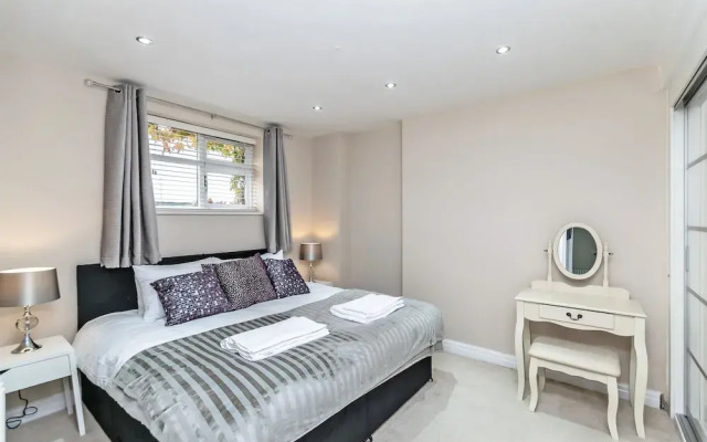 Unique Chester Racecourse Apartment