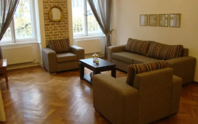 Apartment On Tabidze 3/5