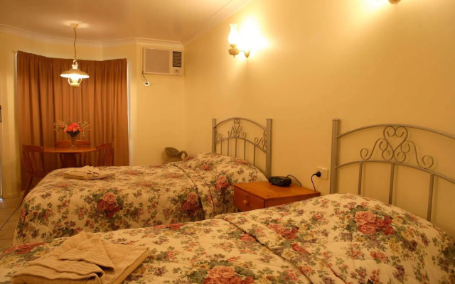 Bottlebrush Motel