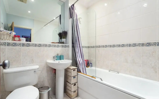 Modern 2bed and bath w/balcony flat in Shoreditch