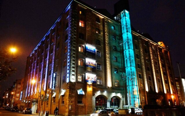 Отель The Place Aparthotel Манчестер вид на фасад