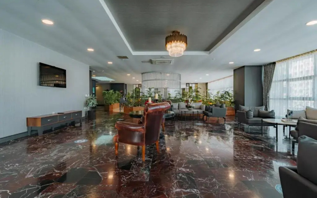 Empula Hotel & Residences