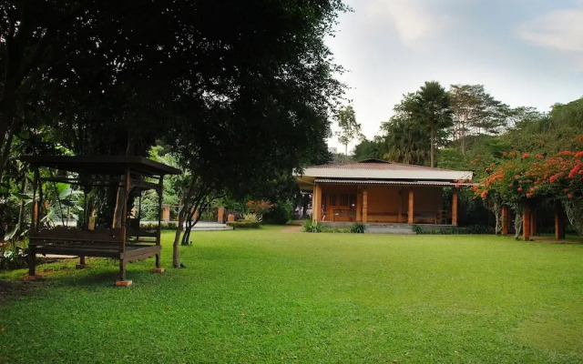 The Cipaku Garden Hotel In Bandung Indonesia From 36 Photos Reviews Zenhotels Com