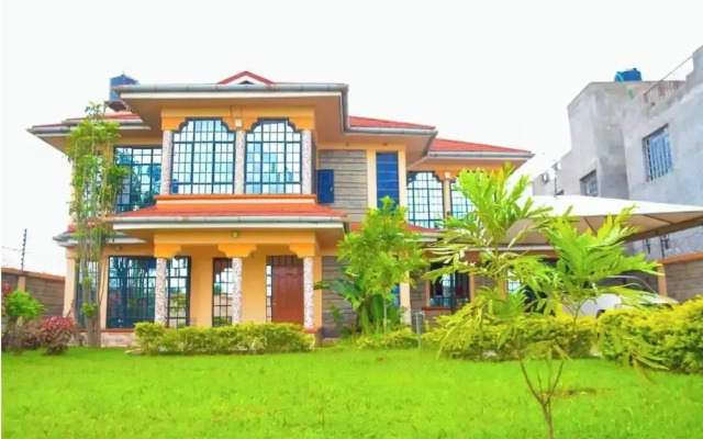 Majestic Airport Villa