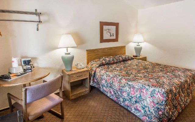 Econo Lodge Inn & Suites Menomonie